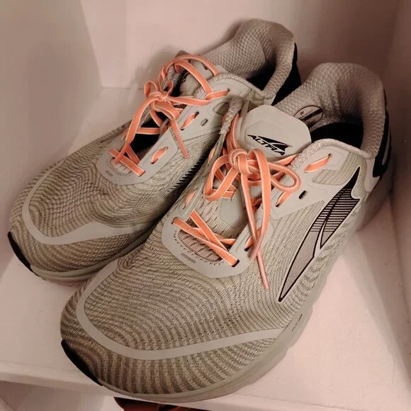 EUC Altra Torin 5-Greyish-Green and Coral - Picture 2 of 8